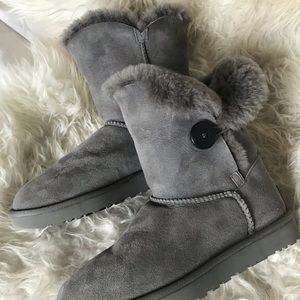 UGG Bailey Button II